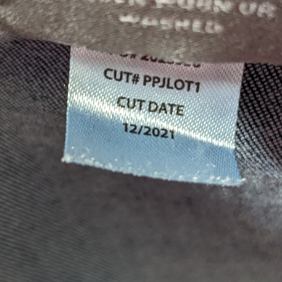 Torrid ankle jeans size 2.  Elastic waist pull on pants with draw string as well - Picture 6 of 6